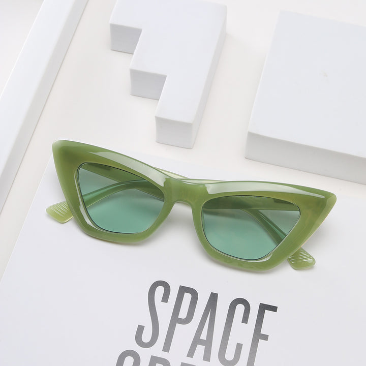 Dame Cat-Eye solbriller med moderne og elegant design Luvikno