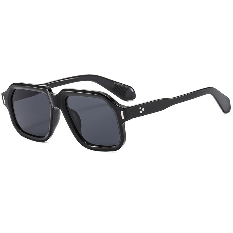Damer elegant og stilfull solbrille i moderne design Luvikno