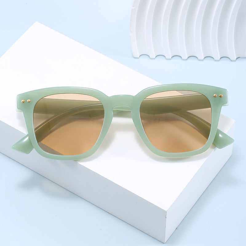 Dame Firkantet Solbrille med moderne gjennomsiktig ramme og UV-beskyttelse Luvikno