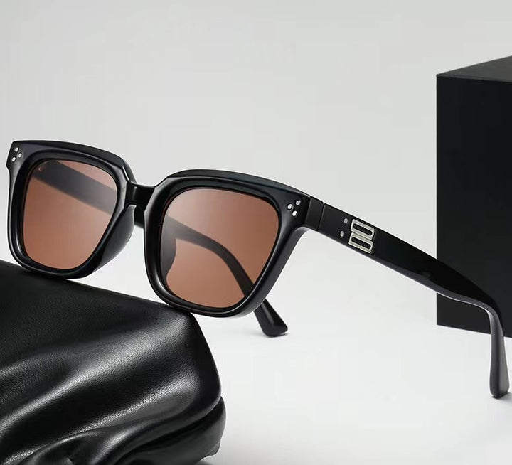 Dame moteriktig oversized solbrille med robust plastikkramme Luvikno