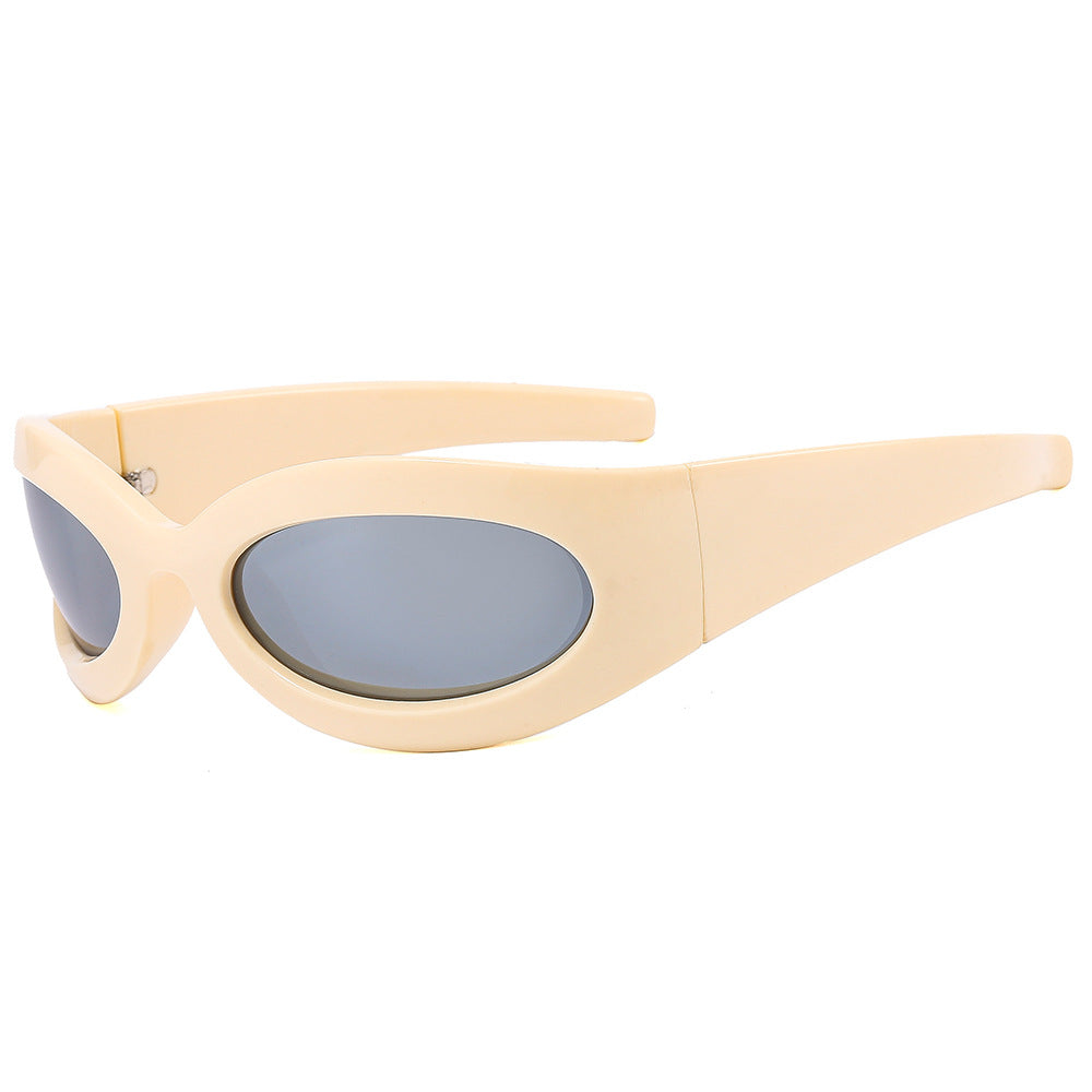Dame moteriktig solbrille med oval ramme og moderne finish Luvikno