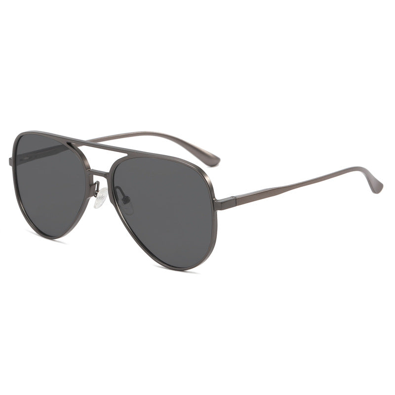 Dame pilot solbrille med UV-beskyttelse og elegant ramme Luvikno
