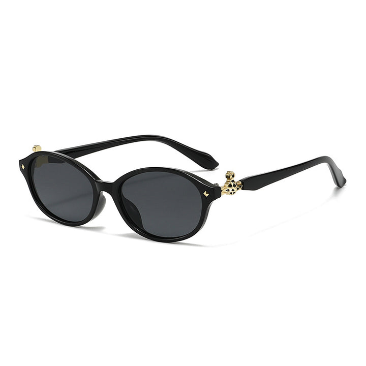 Dame motekunstig brille i elegant ova-design med gyldne aksenter Luvikno