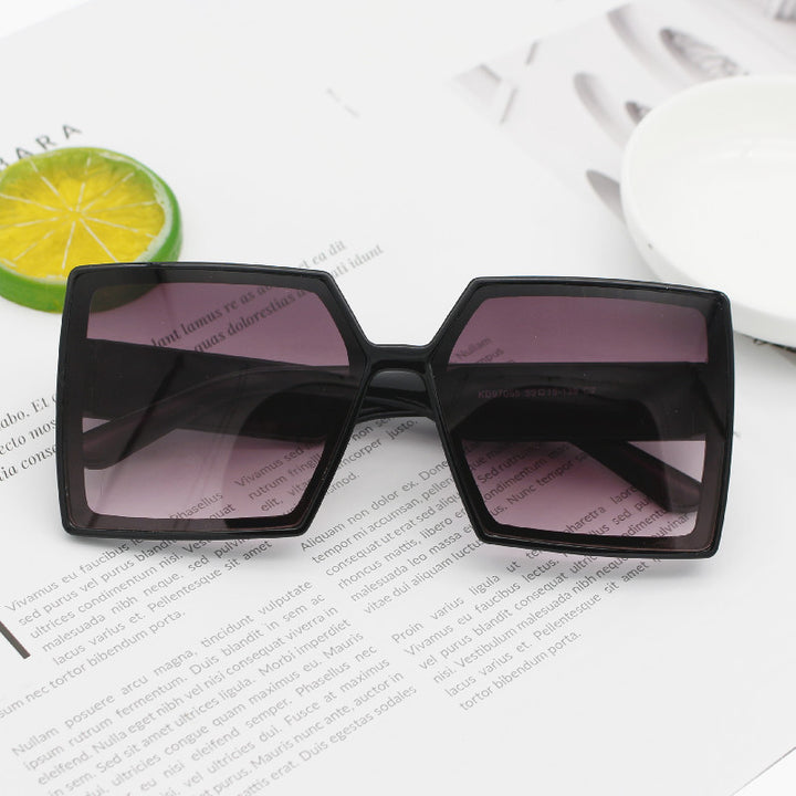 Dame Mote Oversized Solbriller med kantet design Luvikno