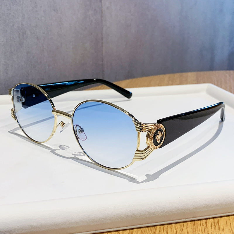 Dame elegant solbrille med luksuriøs metallramme og speilte glass Luvikno