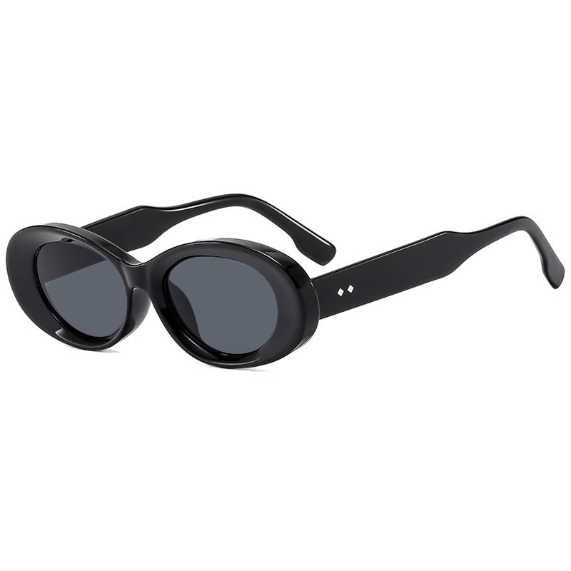 Dame moteriktig solbrille i elegant retrostil Luvikno