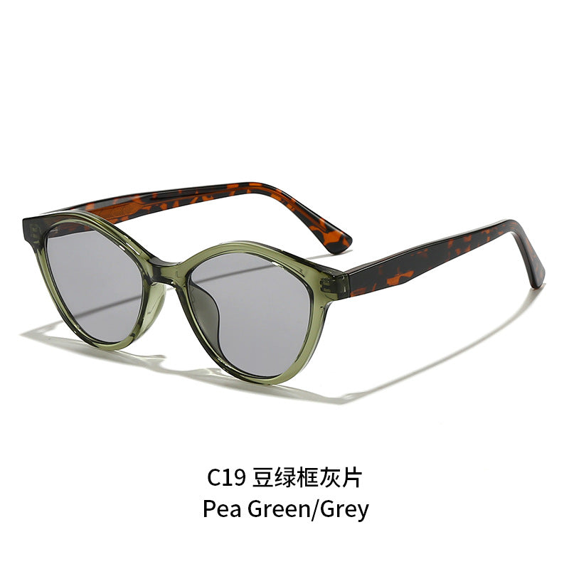 Kvinne solbriller i elegant katteøyne design Luvikno