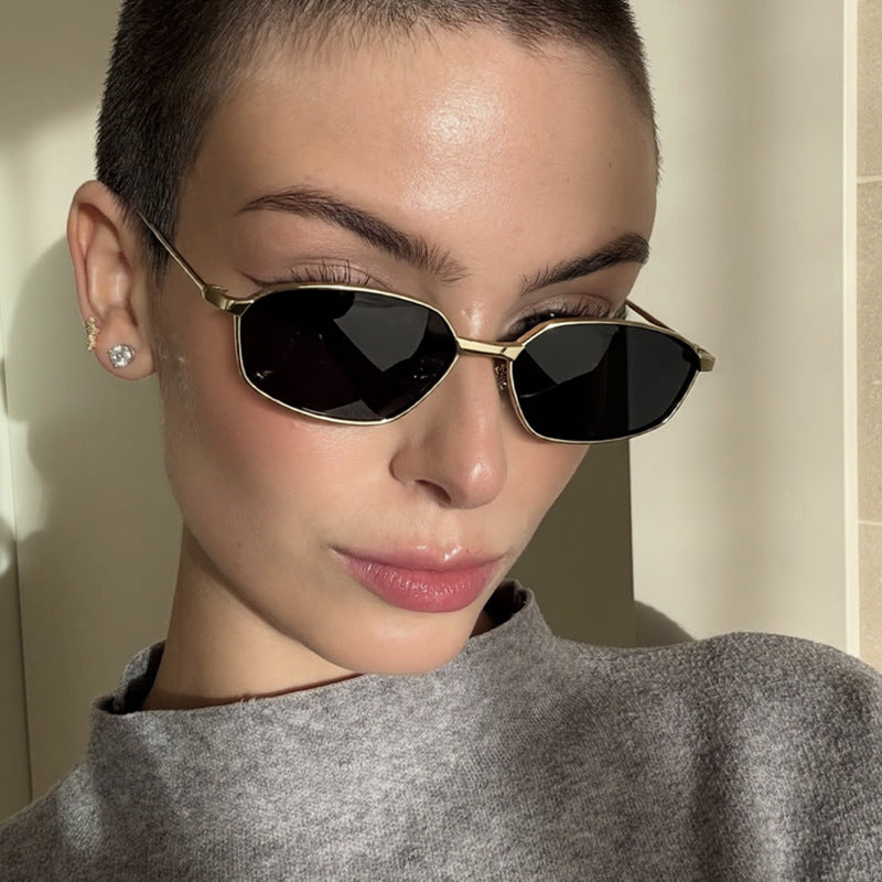 Damer geometriske solbriller med beskyttende UV-filter og minimalistisk metallramme Luvikno