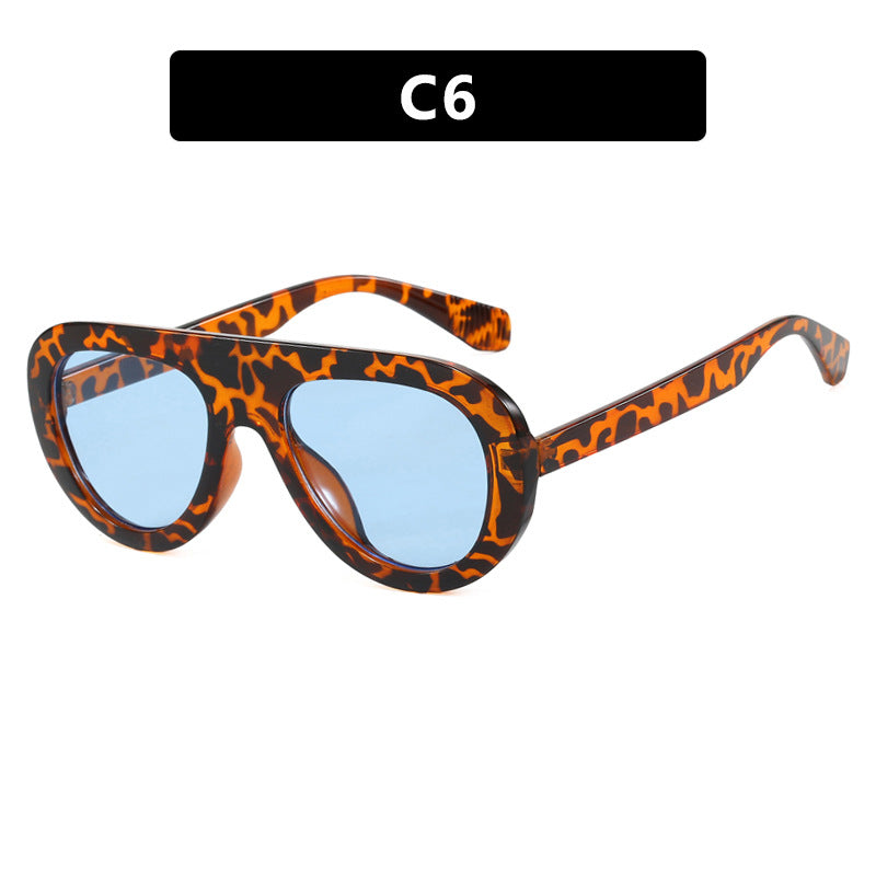 Dame moteriktig oversized solbrille med beskyttende UV-filter og komfortabel ramme Luvikno