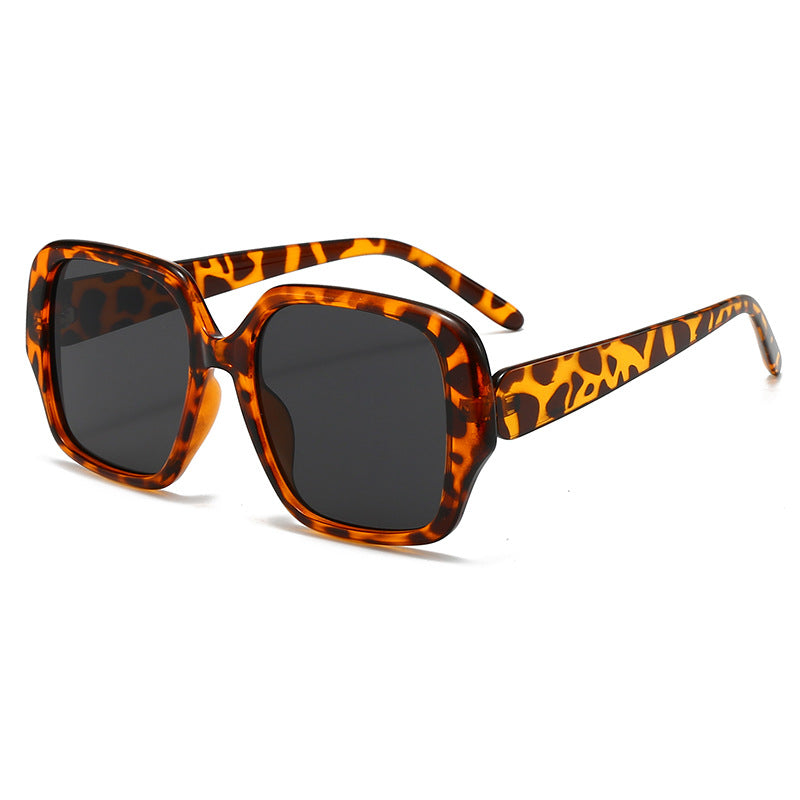 Dame moterisk kvadratisk solbrille med bred ramme Luvikno