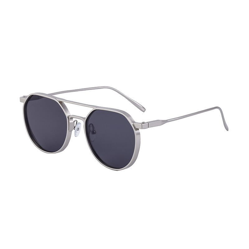 Dame moterik solbrille i stilfullt rundt design Luvikno