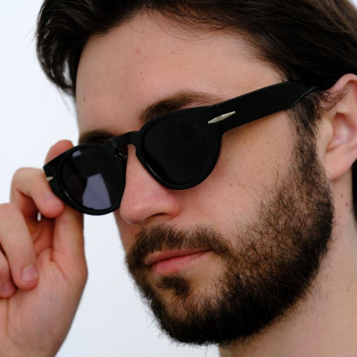 Dame moteriktig solbrille med unikt design og polariserende glass Luvikno