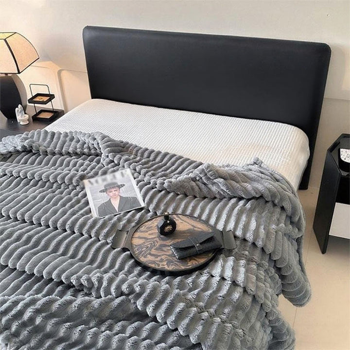 Damer Plysj Sengeteppe med strukturert design Luvikno