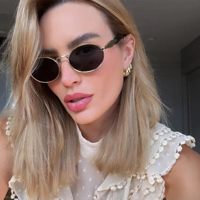 Dame designer solbrille med høyverdig rund ramme og beskyttende UV-filter Luvikno