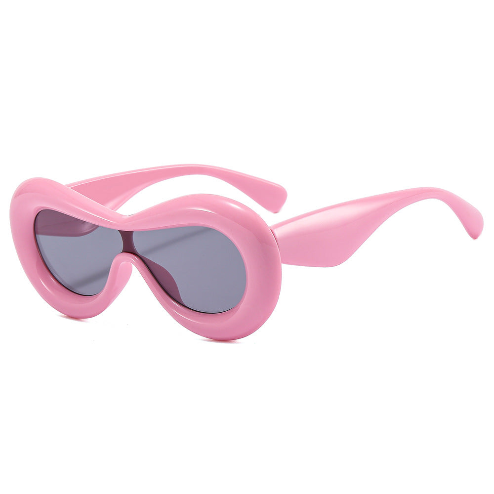 Dame moteriktig solbrille med nostalgisk sving Luvikno