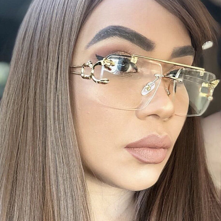 Dame kvadratisk solbrille med elegante dekorative detaljer Luvikno