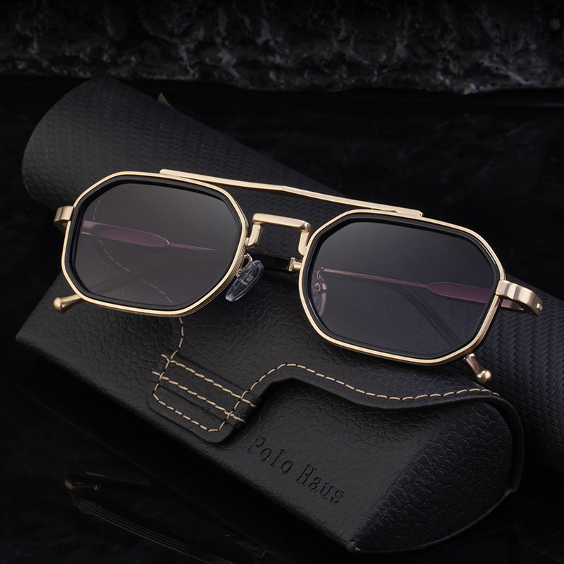 Dame moteriktig solbrille i iøynefallende, asymmetrisk design Luvikno