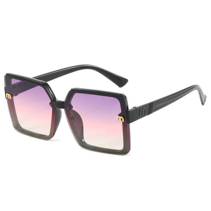 Dame moteriktig kvadratisk solbrille med speilende gradient Luvikno