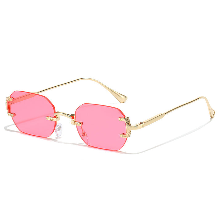 Dame moteriktig solbrille i elegant geografisk stil Luvikno
