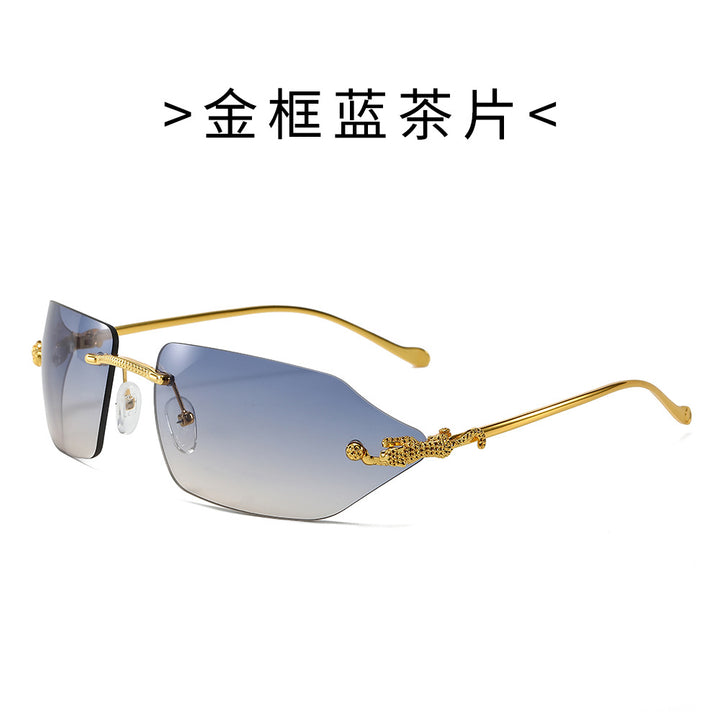 Dame Motefull solbrille med elegant ramme og eksklusive detaljer Luvikno