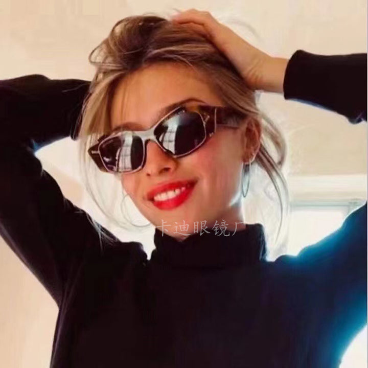 Dame geometrisk solbrille med unik, futuristisk design Luvikno