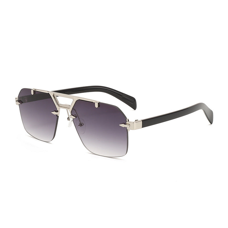 Dame Designer-solbrille med iøynefallende geometrisk form Luvikno