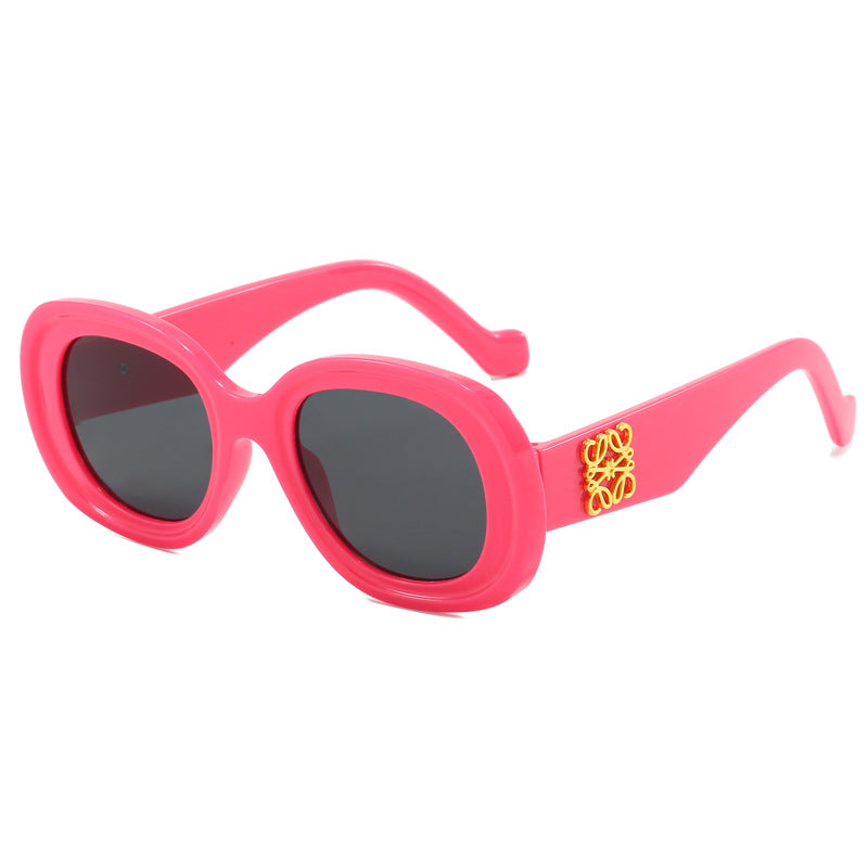 Dame moteriktig vintage-solbrille med spesielle dekorasjoner Luvikno