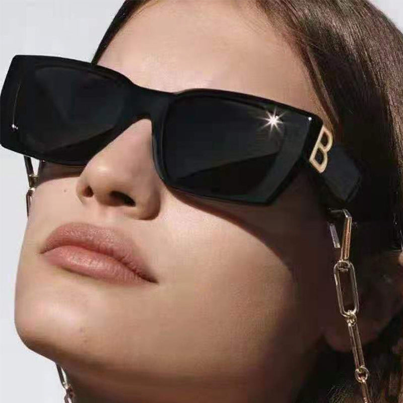 Dame moteriktig geometrisk solbrille med unike designelementer Luvikno
