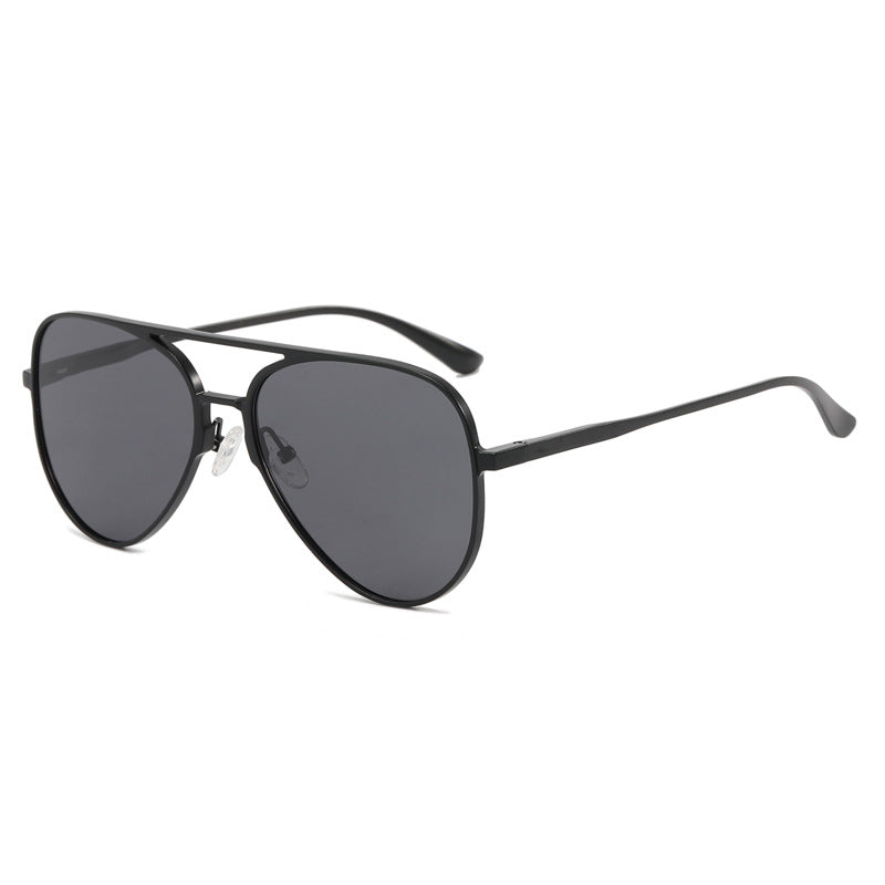 Dame pilot solbrille med UV-beskyttelse og elegant ramme Luvikno