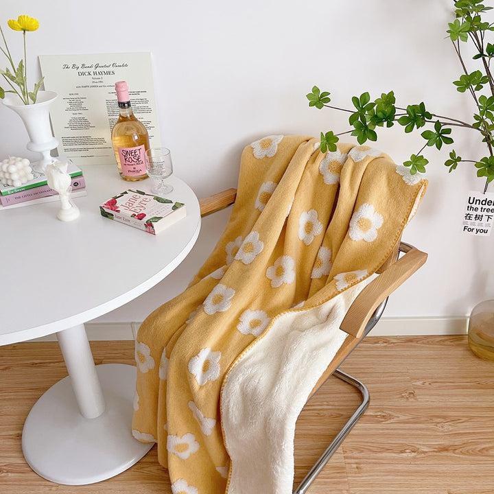 Unisex Kosebomullteppe med Lekent Blomsterdesign Luvikno