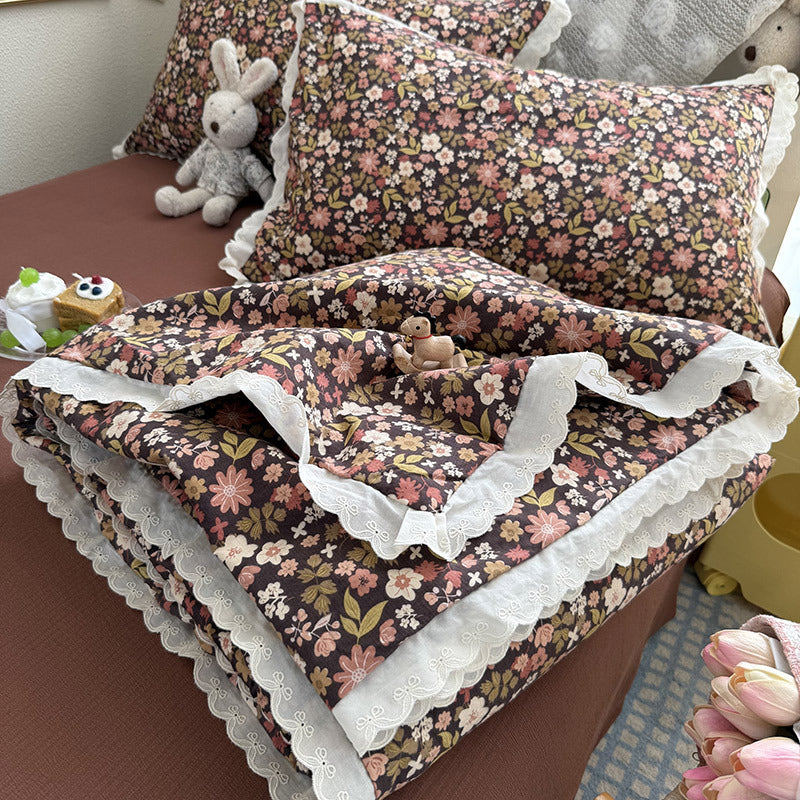 Dame Koselig Dagsdeke med lekent blomsterdesign Luvikno