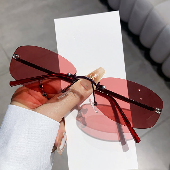Dame trendy solbrille med elegant, smal ramme Luvikno