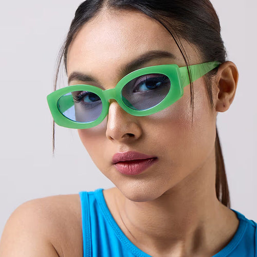 Dame moteriktig solbrille med unikt, bølget ramme Luvikno