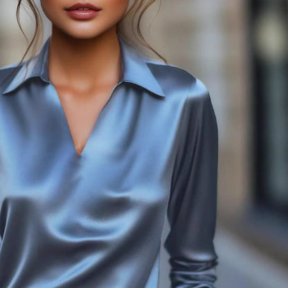 Luvik | Naisten Ylellinen satiinitoppi V-kaula-aukolla ja klassisella kauluksella