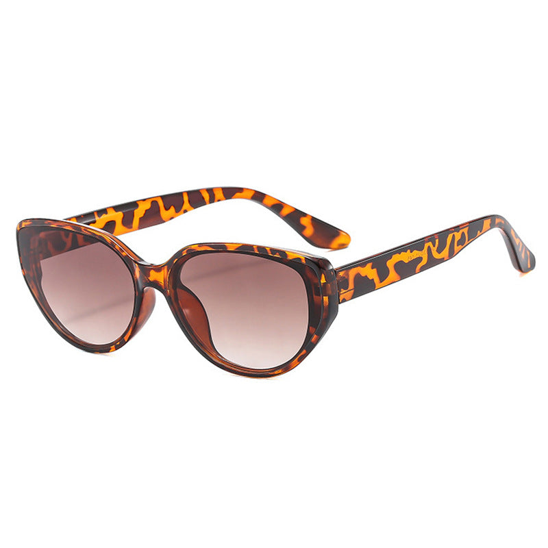 Dame moteriktig solbrille i elegant cat-eye stil Luvikno