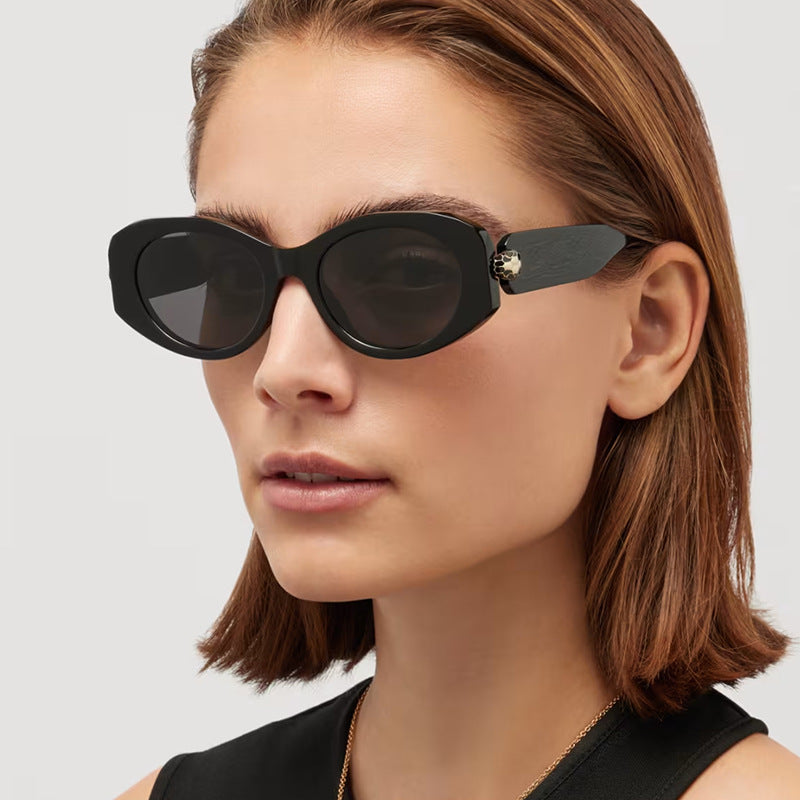 Dame elegant solbrille med stilige konturer Luvikno
