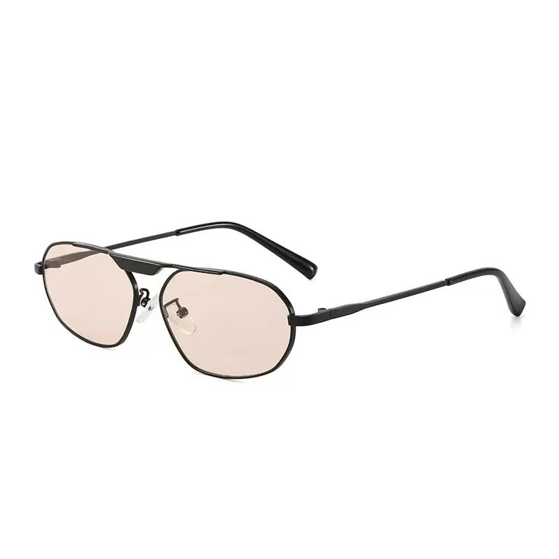 Dame moteriktig solbrille i elegant polygon-design Luvikno