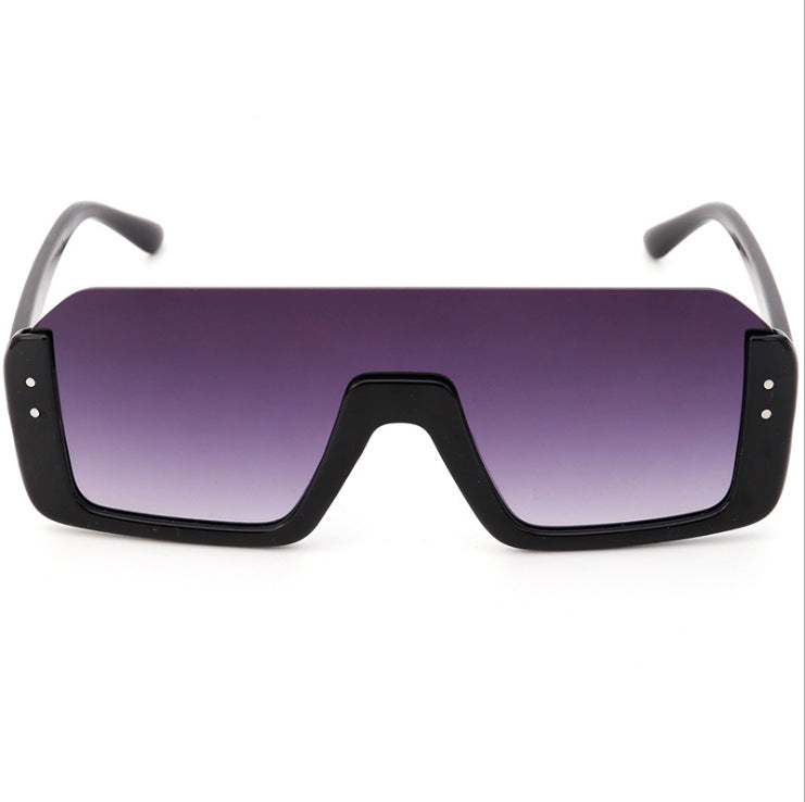 Damer Sporty Shield-solbriller med moderne design Luvikno