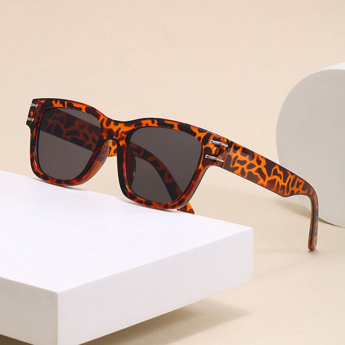 Dame moteriktig oversized solbrille med holdbar plastinnfatning Luvikno