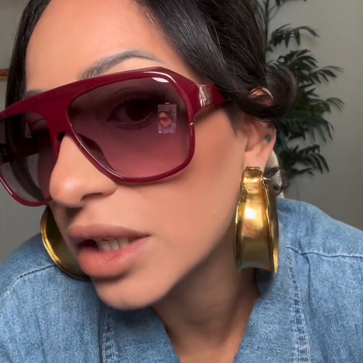 Dame moteriktig oversized solbrille med sporty design Luvikno
