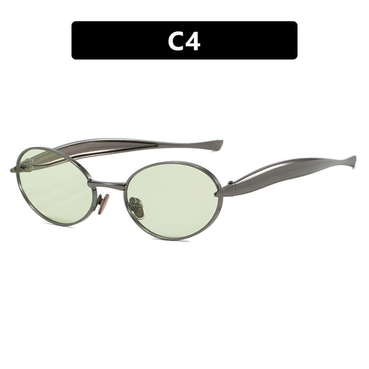 Dame moteriktig solbrille med oval ramme og glitrende detaljer Luvikno