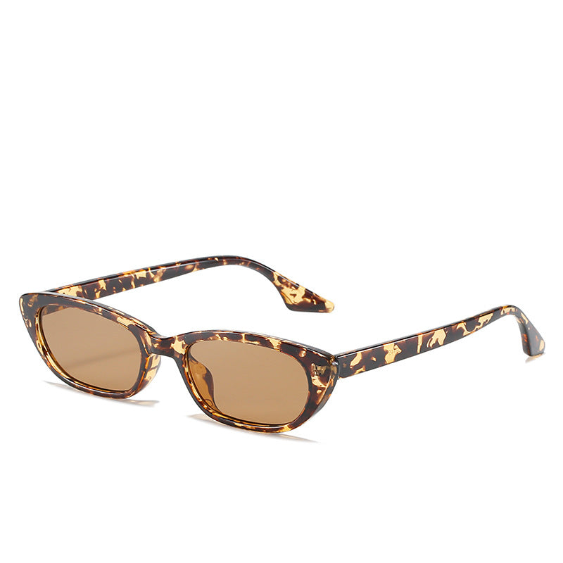 Dame moderne solbriller i trendy cat-eye-stil med gjennomsiktig ramme Luvikno