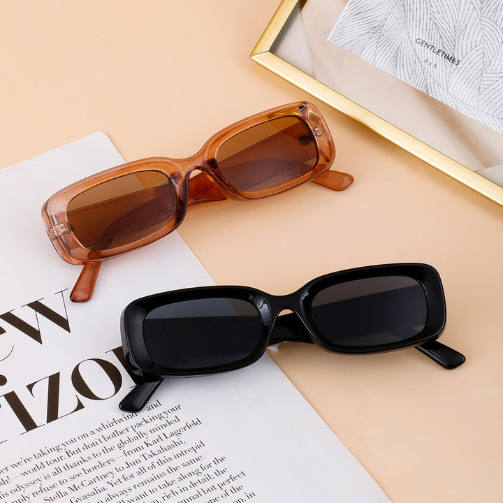 Dame moteriktig solbrille i retro-stil med bred ramme Luvikno