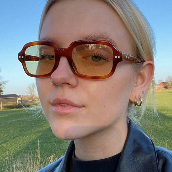 Dame moderne firkantede solbriller med bred ramme og elegant design Luvikno