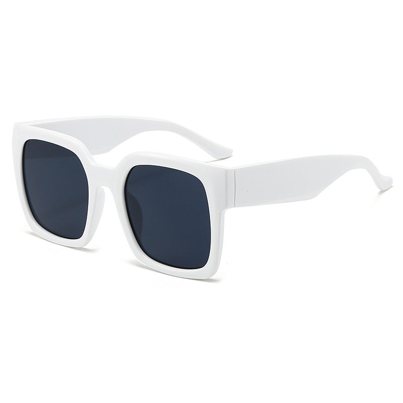 Dame firkantet solbrille med stilfull gjennomsiktig ramme og myk fargegradient Luvikno