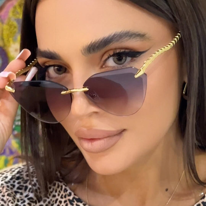 Dame Cat-Eye solbriller med unikt gullrammedesign og beskyttende linser Luvikno