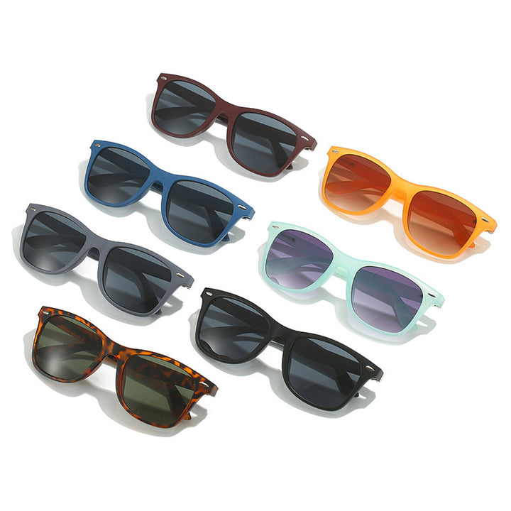Dame moteriktig solbrille med beskyttende UV-beskyttelse og trendy design Luvikno