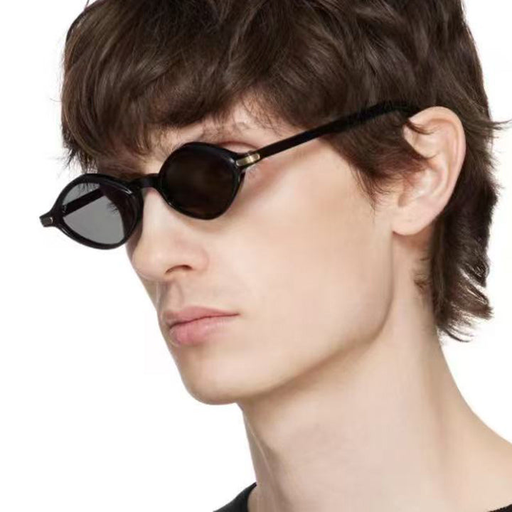 Dame moteriktig solbrille med unikt design og høykvalitets metallramme Luvikno