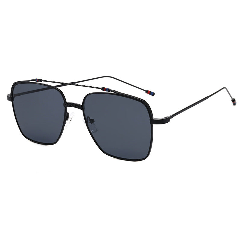 Dame moteriktig buet brille med smal metallramme Luvikno