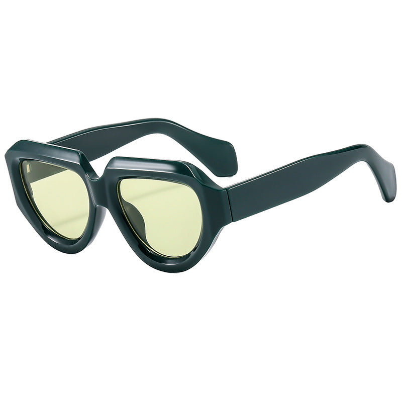 Dame cat-eye solbrille med moderne gjennomsiktig ramme og UV-beskyttelse Luvikno